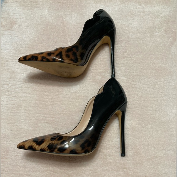 KMEIOO black and cheetah heels. - Picture 6 of 7